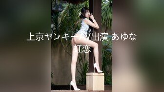 在女友楼下车震。女友：受不了啦你太用力啦，我好舒服  男：骚逼夹得我好舒服，喜不喜欢被爸爸顶！